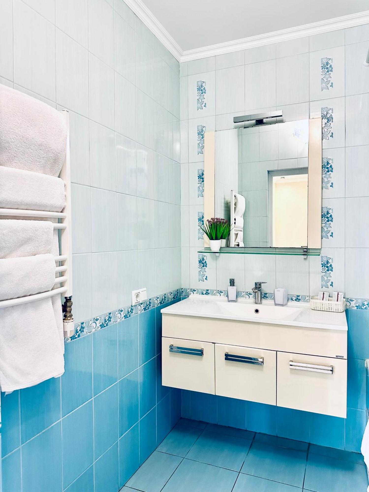 Apartments With A Coffee Machine In The City Center, Near A Park And Zlata Plaza 리우네 외부 사진