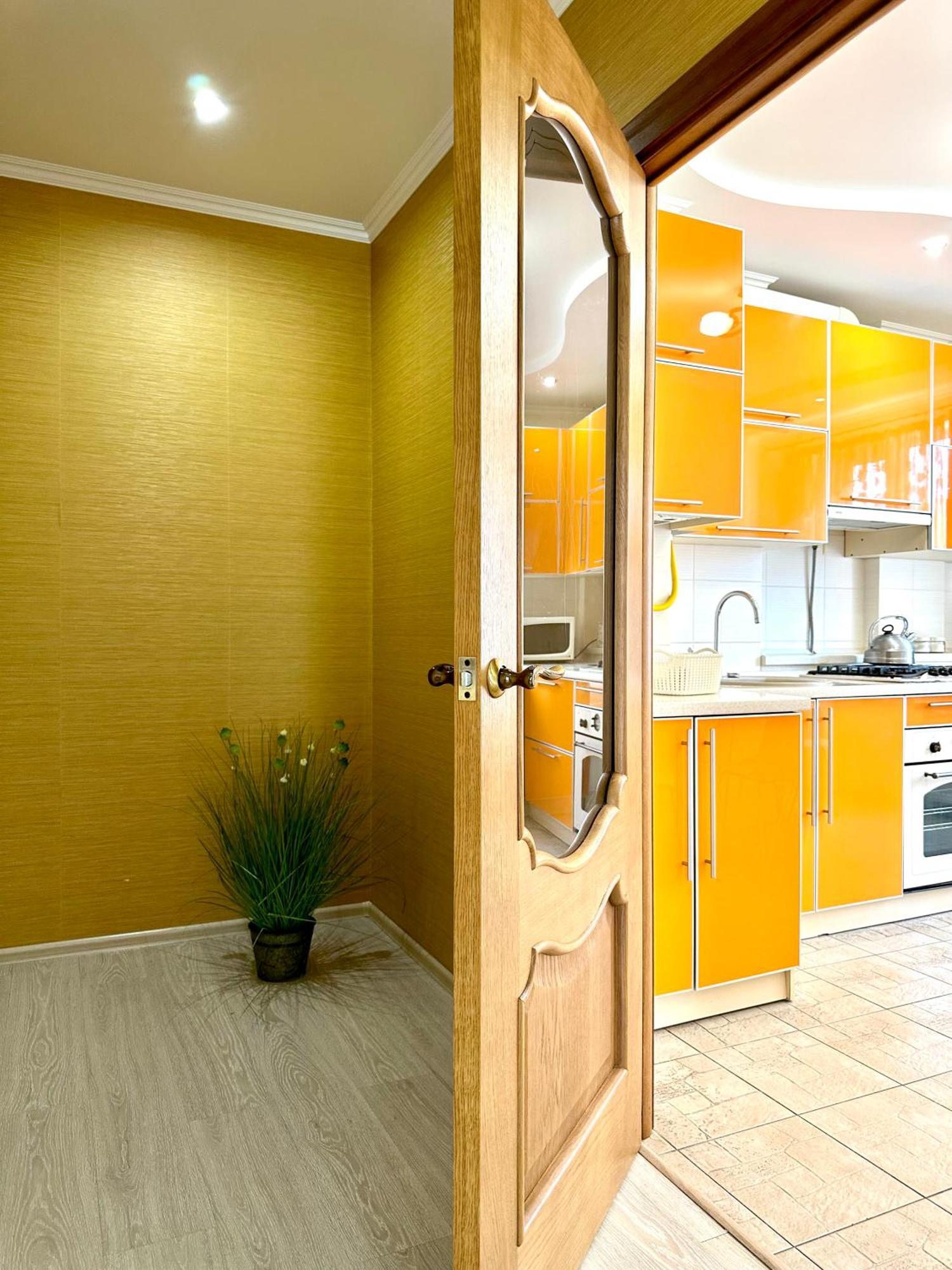 Apartments With A Coffee Machine In The City Center, Near A Park And Zlata Plaza 리우네 외부 사진