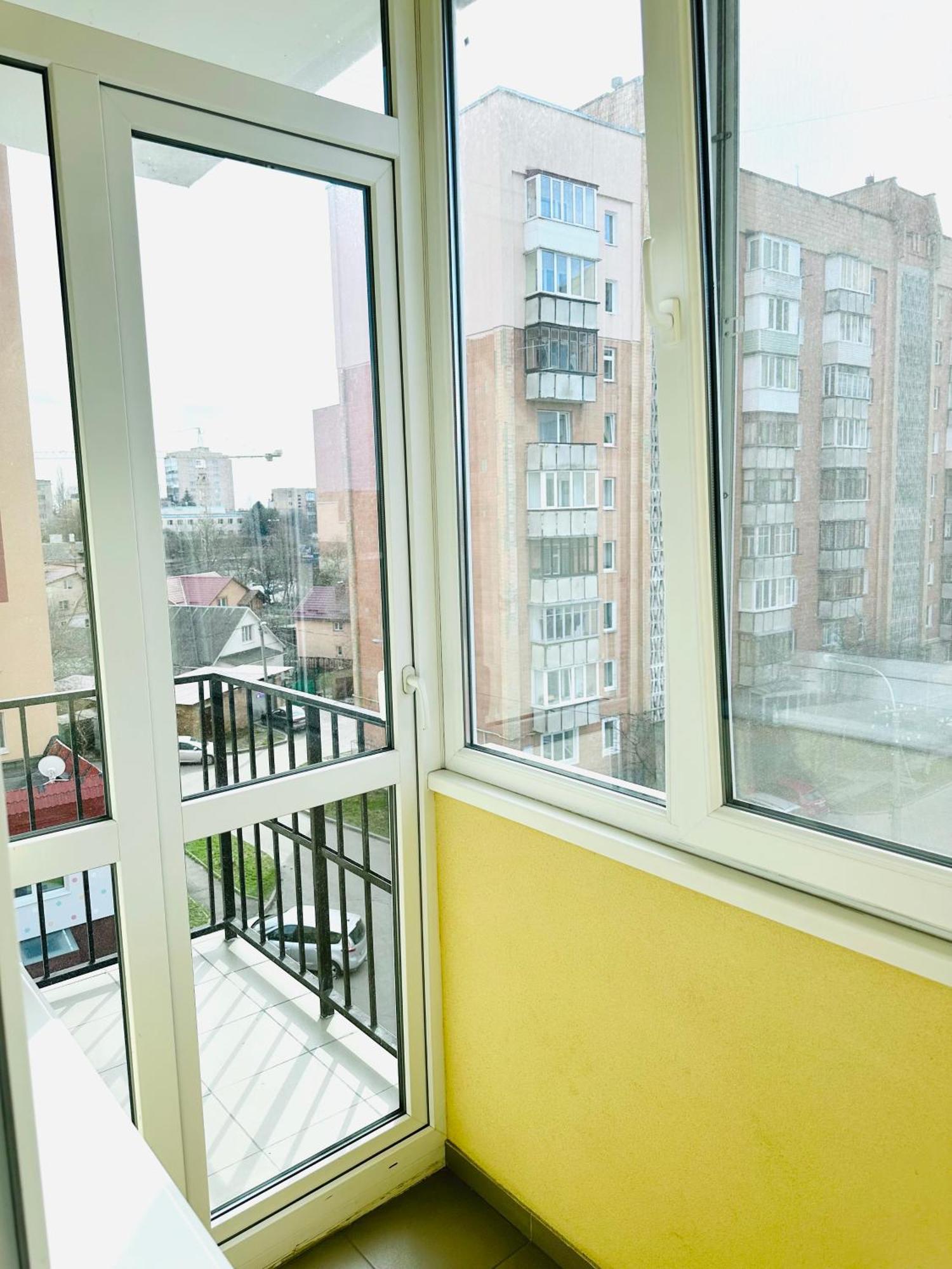 Apartments With A Coffee Machine In The City Center, Near A Park And Zlata Plaza 리우네 외부 사진