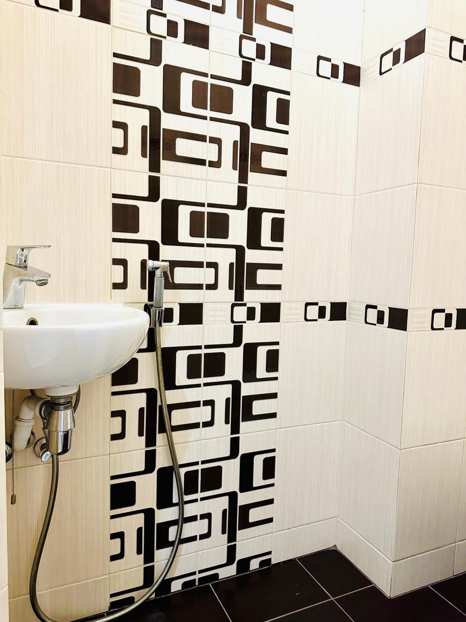 Apartments With A Coffee Machine In The City Center, Near A Park And Zlata Plaza 리우네 외부 사진